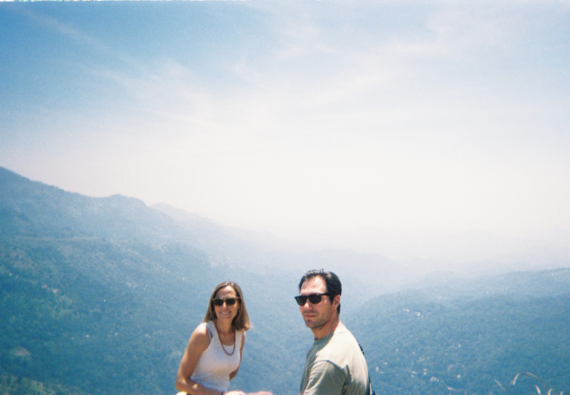 Lucía y Clemente en las montañas